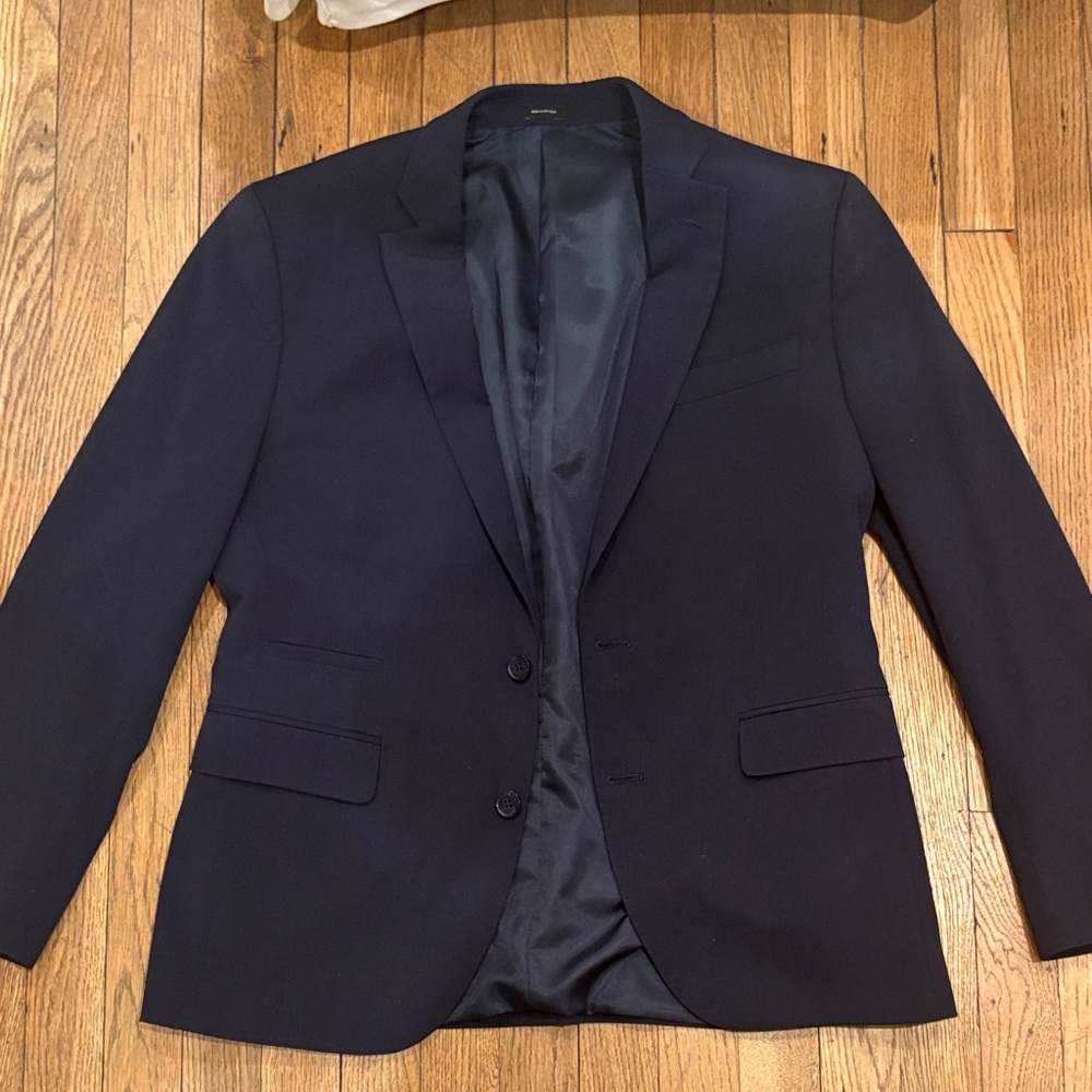 Sophisticated Men's Navy Blazer